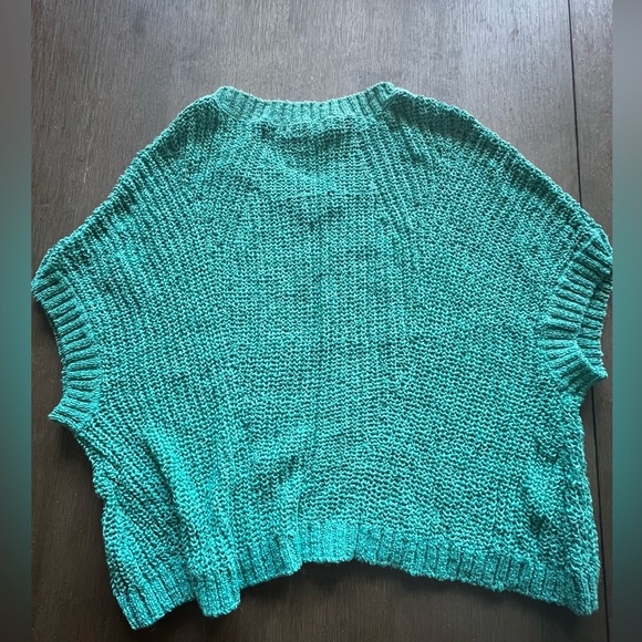 Tommy Bahama V-Neck Cropped Sweater - Picture 2 of 4